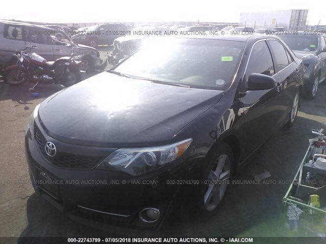 4T1BF1FK0CU062142 - 2012 TOYOTA CAMRY SE/LE/XLE BLACK photo 2