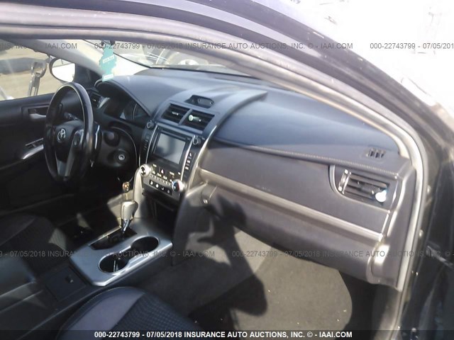 4T1BF1FK0CU062142 - 2012 TOYOTA CAMRY SE/LE/XLE BLACK photo 5