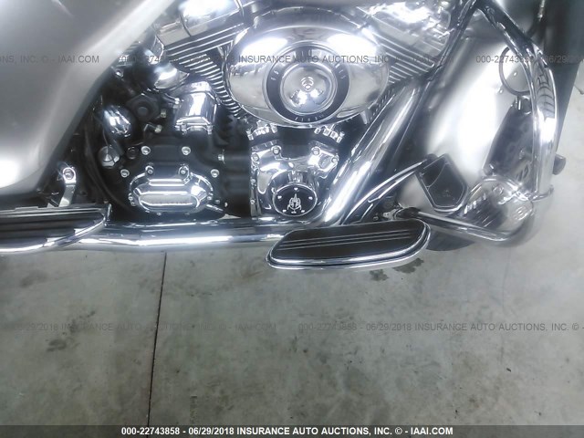 1HD1KB4148Y676945 - 2008 HARLEY-DAVIDSON FLHX SILVER photo 8