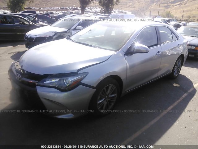 4T1BF1FKXGU166689 - 2016 TOYOTA CAMRY LE/XLE/SE/XSE GRAY photo 2