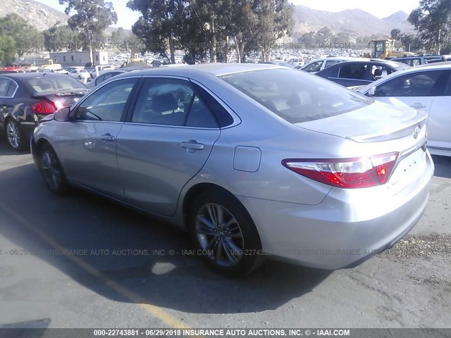 4T1BF1FKXGU166689 - 2016 TOYOTA CAMRY LE/XLE/SE/XSE GRAY photo 3