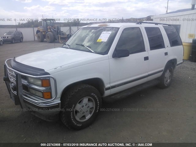 1GNEK13R0TJ359693 - 1996 CHEVROLET TAHOE K1500 WHITE photo 2