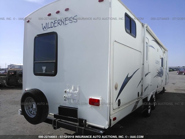 5SFNB3422CE243231 - 2012 HEARTLAND WILDERNESS  თეთრი ფოტო 4