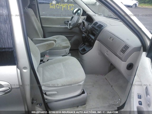 KNDUP132056748056 - 2005 KIA SEDONA EX/LX GOLD photo 5