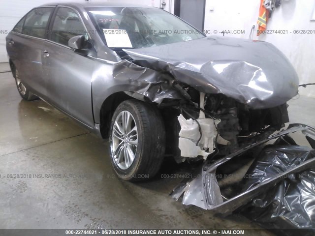 4T1BF1FK0GU205130 - 2016 TOYOTA CAMRY LE/XLE/SE/XSE GRAY photo 6