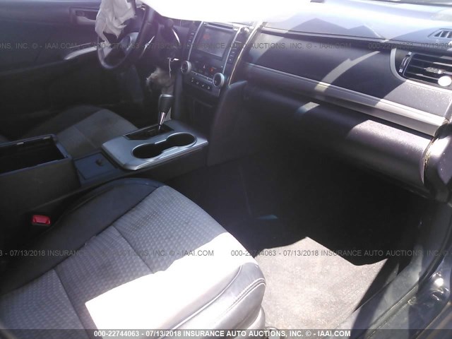 4T1BF1FKXEU747705 - 2014 TOYOTA CAMRY L/SE/LE/XLE 黑色 照片 5
