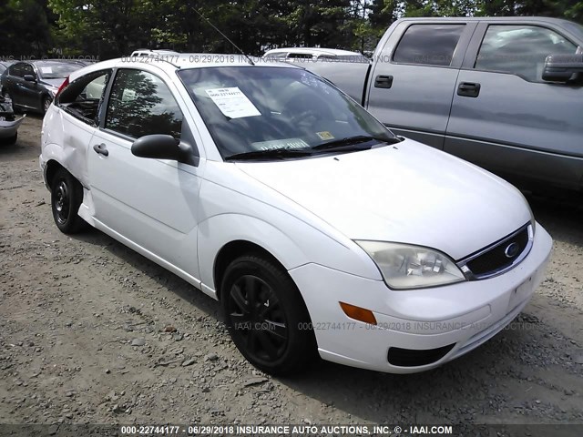 1FAFP31N97W196860 - 2007 FORD FOCUS ZX3/S/SE/SES WHITE photo 1