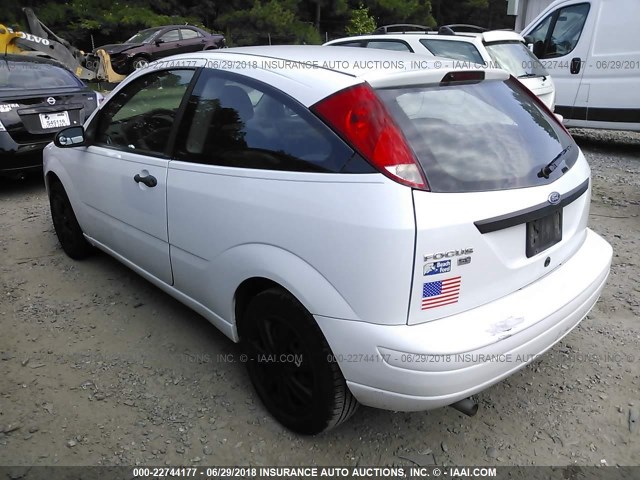 1FAFP31N97W196860 - 2007 FORD FOCUS ZX3/S/SE/SES WHITE photo 3