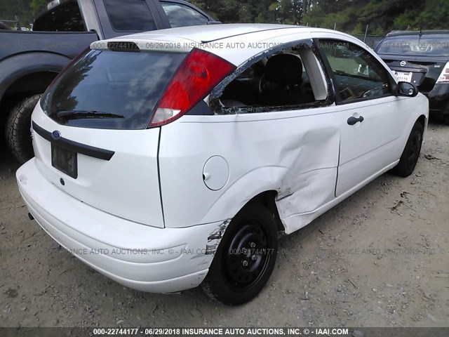 1FAFP31N97W196860 - 2007 FORD FOCUS ZX3/S/SE/SES WHITE photo 4
