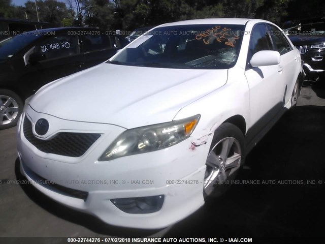 4T1BF3EKXBU680192 - 2011 TOYOTA CAMRY SE/LE/XLE WHITE photo 2