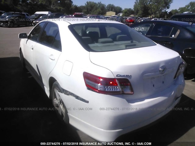 4T1BF3EKXBU680192 - 2011 TOYOTA CAMRY SE/LE/XLE WHITE photo 3