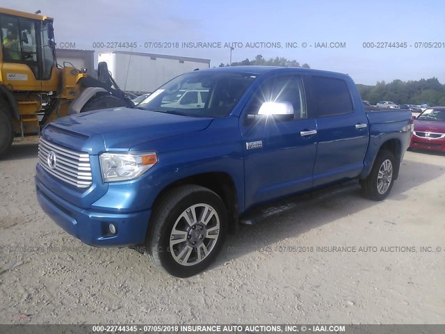 5TFAW5F18GX499132 - 2016 TOYOTA TUNDRA CREWMAX 1794/PLATINUM 蓝色 照片 2
