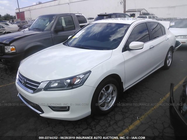 1HGCR2F50DA067944 - 2013 HONDA ACCORD SPORT WHITE photo 2