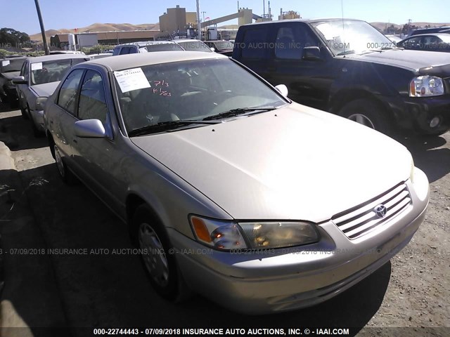 JT2BG22K3W0238571 - 1998 TOYOTA CAMRY CE/LE/XLE ბეჟი ფოტო 1