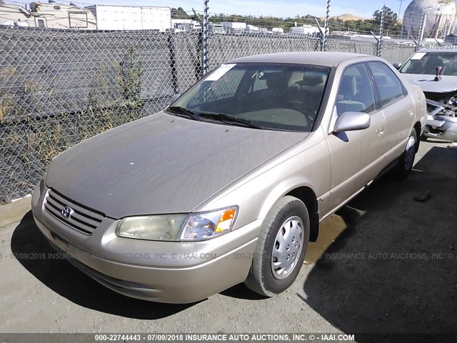 JT2BG22K3W0238571 - 1998 TOYOTA CAMRY CE/LE/XLE ბეჟი ფოტო 2