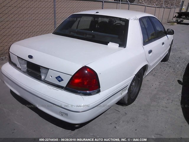 2FAFP73961X114960 - 2001 FORD CROWN VICTORIA  WHITE photo 4