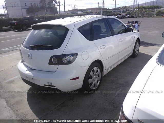 JM1BK343161499290 - 2006 MAZDA 3 HATCHBACK WHITE photo 4