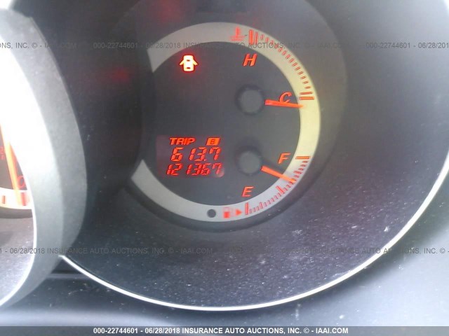 JM1BK343161499290 - 2006 MAZDA 3 HATCHBACK WHITE photo 7