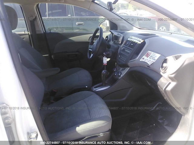 1G1JA6SH0F4186852 - 2015 CHEVROLET SONIC LS WHITE photo 5