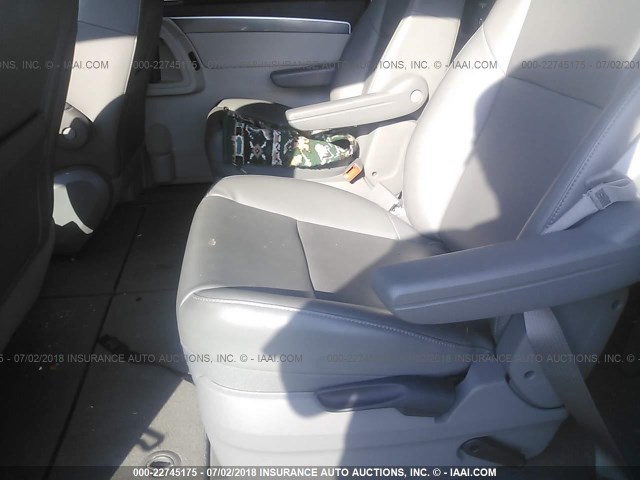 2V4RW3D11AR199356 - 2010 VOLKSWAGEN ROUTAN SE SILVER photo 8