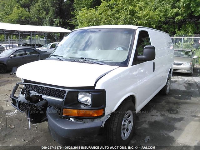 1GCFG15X591107392 - 2009 CHEVROLET EXPRESS G1500  WHITE photo 2