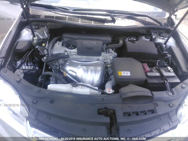 4T1BF1FK3HU639785 - 2017 TOYOTA CAMRY LE/XLE/SE/XSE 银色 照片 10