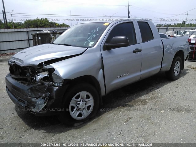 5TFRM5F11CX038132 - 2012 TOYOTA TUNDRA DOUBLE CAB SR5 SILVER photo 2
