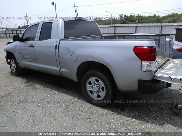 5TFRM5F11CX038132 - 2012 TOYOTA TUNDRA DOUBLE CAB SR5 SILVER photo 3