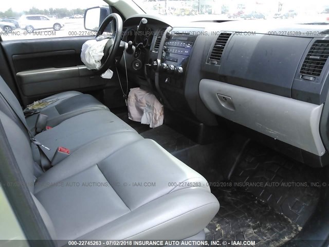 5TFRM5F11CX038132 - 2012 TOYOTA TUNDRA DOUBLE CAB SR5 SILVER photo 5