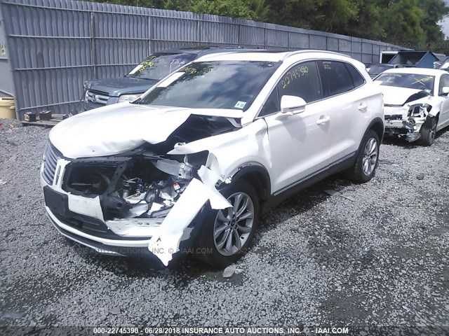 5LMCJ2D9XHUL15318 - 2017 LINCOLN MKC SELECT WHITE photo 2