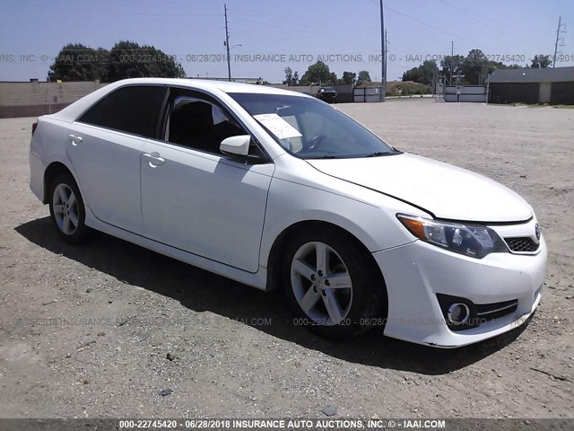 4T1BF1FK2CU581306 - 2012 TOYOTA CAMRY SE/LE/XLE 白色 照片 1