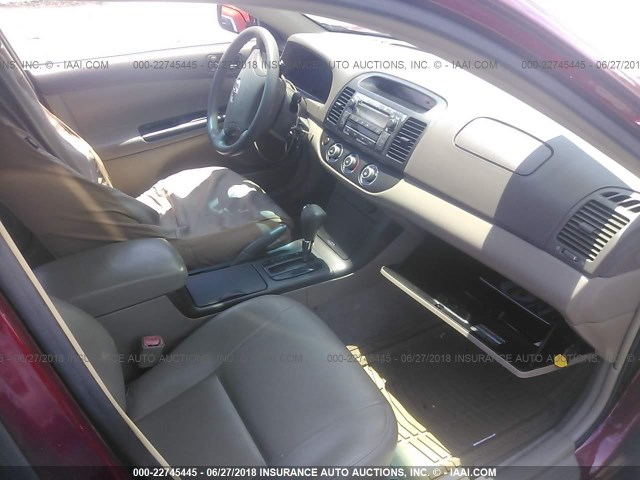 4T1BE32K75U047239 - 2005 TOYOTA CAMRY LE/XLE/SE წითელი ფოტო 5