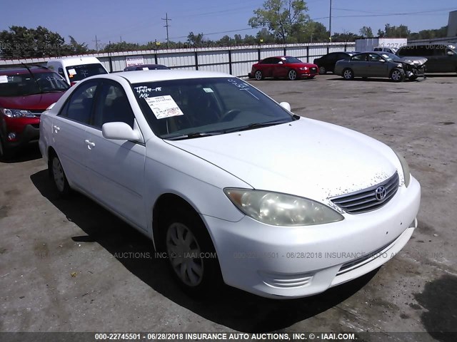 4T1BE32K05U020206 - 2005 TOYOTA CAMRY LE/XLE/SE 白色 照片 1
