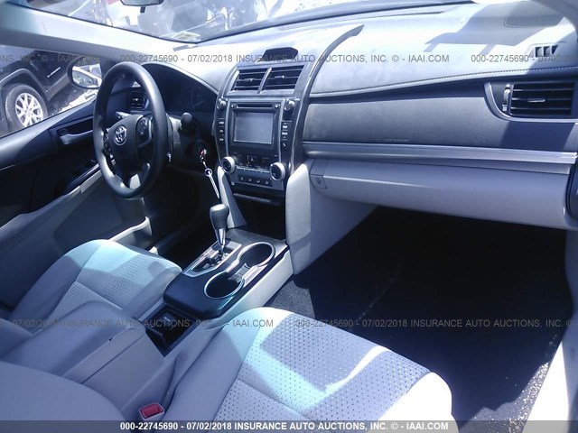 4T4BF1FK4ER396019 - 2014 TOYOTA CAMRY L/SE/LE/XLE 灰色 照片 5