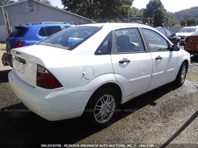 1FAFP34N27W279476 - 2007 FORD FOCUS ZX4/S/SE/SES 白色 照片 4