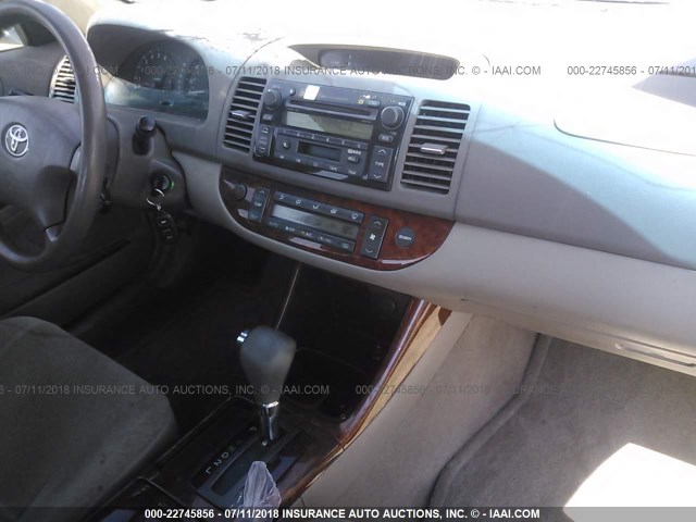 JTDBE32K530187590 - 2003 TOYOTA CAMRY LE/XLE BLUE photo 5