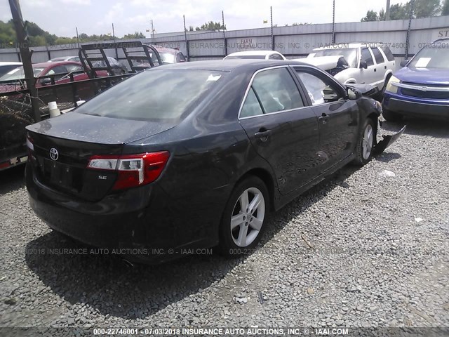 4T1BF1FK5DU699819 - 2013 TOYOTA CAMRY L/SE/LE/XLE Qara foto 4