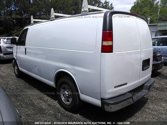 1GCFG15X281119997 - 2008 CHEVROLET EXPRESS G1500  WHITE photo 3