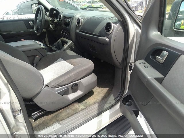 1FMRU15WX3LB72596 - 2003 FORD EXPEDITION XLT SILVER photo 5