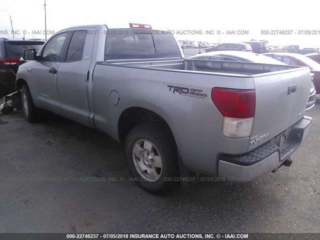 5TFUW5F1XAX109801 - 2010 TOYOTA TUNDRA DOUBLE CAB SR5 SILVER photo 3