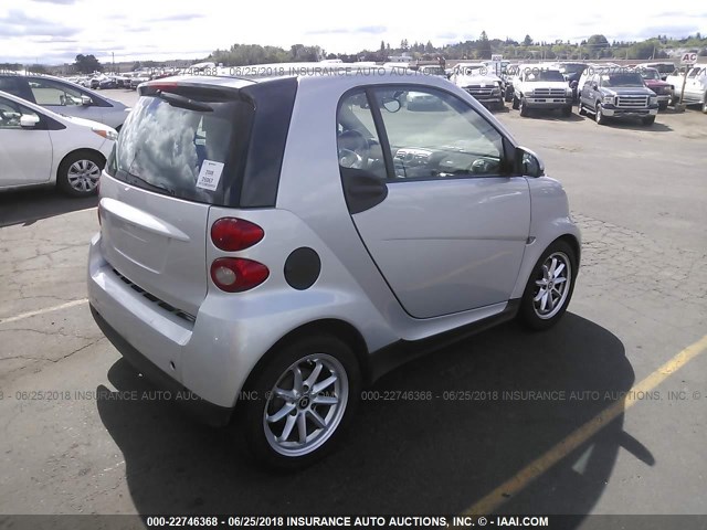 WMEEJ31X78K158255 - 2008 SMART FORTWO PURE/PASSION SILVER photo 4
