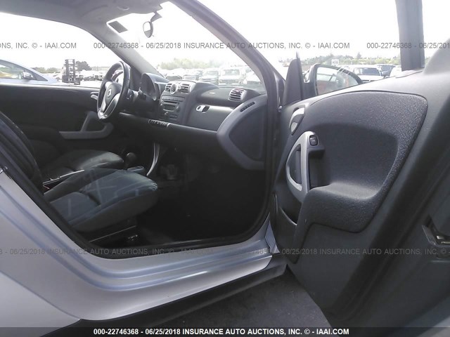 WMEEJ31X78K158255 - 2008 SMART FORTWO PURE/PASSION SILVER photo 5