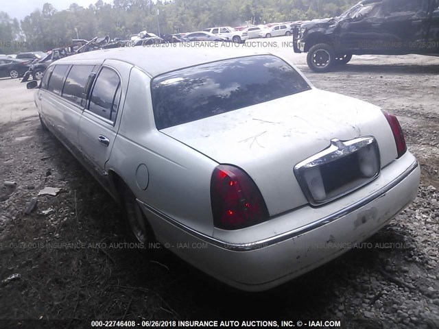 1L1FM81W81Y679273 - 2001 LINCOLN TOWN CAR EXECUTIVE WHITE photo 3