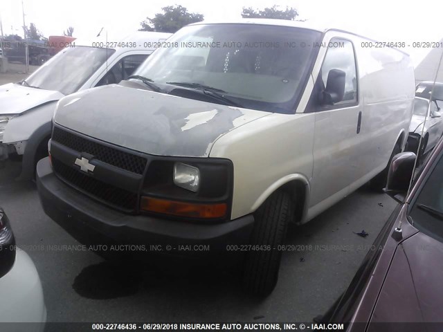 1GCHG35U471184536 - 2007 CHEVROLET EXPRESS G3500  WHITE photo 2