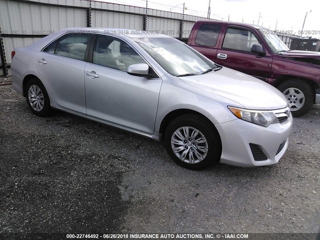 4T1BF1FK6EU384657 - 2014 TOYOTA CAMRY L/SE/LE/XLE 银色 照片 1