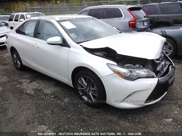 4T1BF1FK8HU299825 - 2017 TOYOTA CAMRY LE/XLE/SE/XSE 白色 照片 1