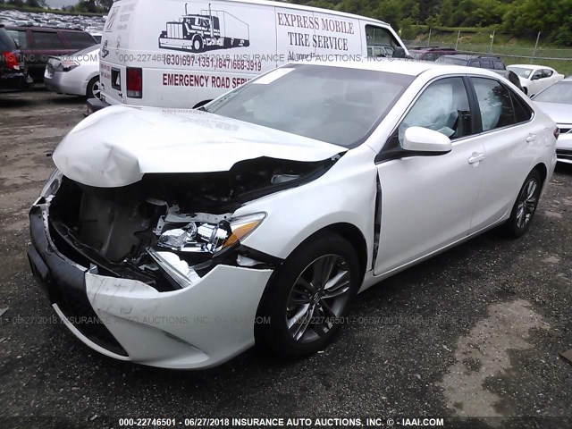 4T1BF1FK8HU299825 - 2017 TOYOTA CAMRY LE/XLE/SE/XSE 白色 照片 2