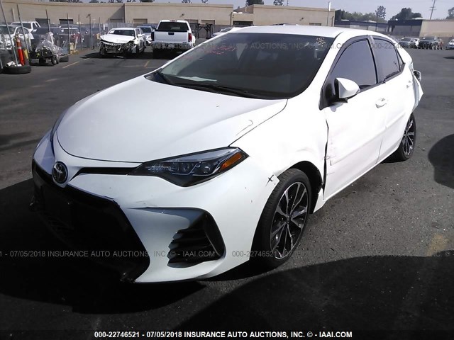 5YFBURHE1HP667484 - 2017 TOYOTA COROLLA L/LE/XLE/SE/XSE WHITE photo 2