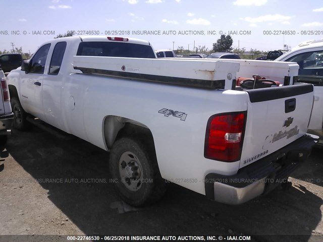 1GCHK29637E589784 - 2007 CHEVROLET SILVERADO K2500 HEAVY DUTY WHITE photo 3