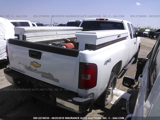 1GCHK29637E589784 - 2007 CHEVROLET SILVERADO K2500 HEAVY DUTY WHITE photo 4